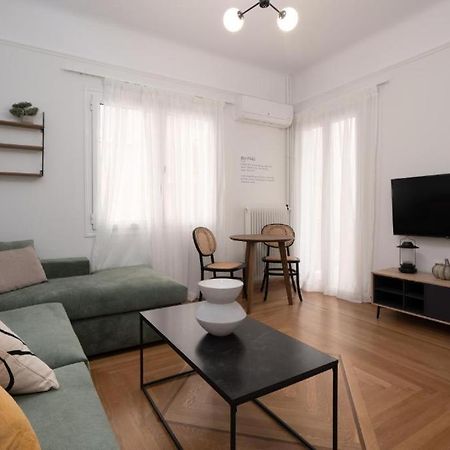 Vibrant Urban Getaway: Modern 1-Bedroom Near Bars, Parks, And Metro アテネ エクステリア 写真