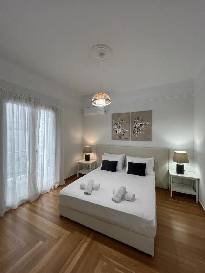 Vibrant Urban Getaway: Modern 1-Bedroom Near Bars, Parks, And Metro アテネ エクステリア 写真